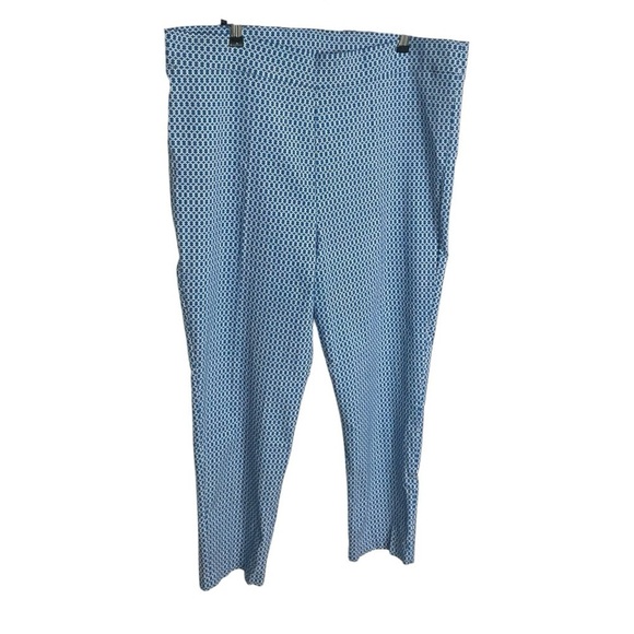 Blue & White Print Pull-On Capri - Picture 2 of 6